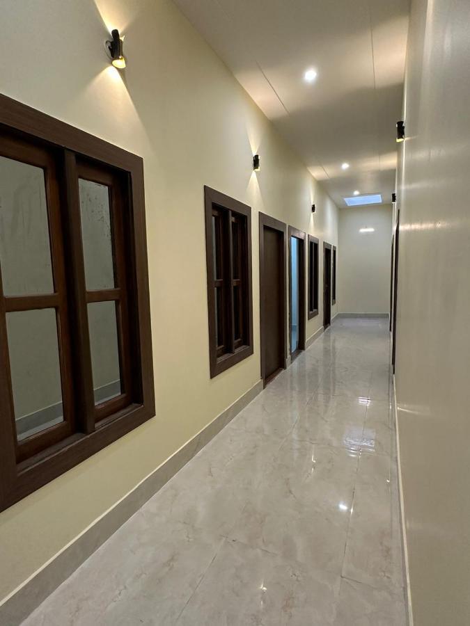 Raghuvar Inn Ayodhya Esterno foto