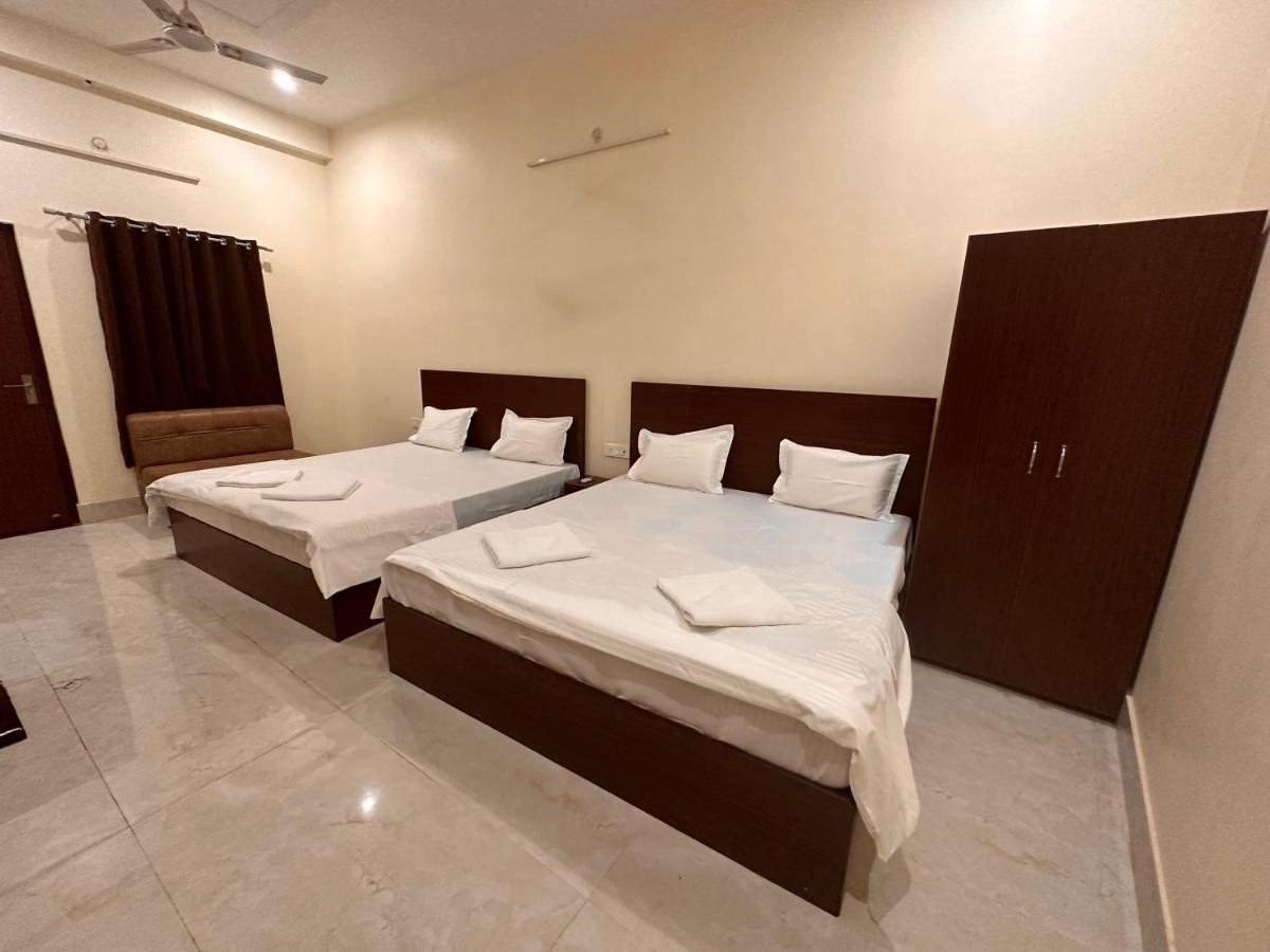 Raghuvar Inn Ayodhya Esterno foto